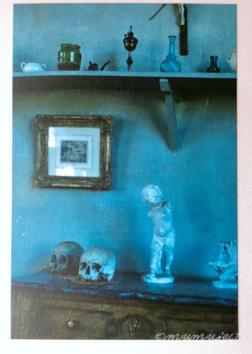 藤田嗣治 絵画と写真、藤田嗣治展-2025-感想-レビュー-口コミ-評判-グッズ-混雑-所要時間-見どころ-チケット-巡回-東京-東京ステーションギャラリー-愛知-名古屋市美術館-茨城-茨城県近代美術館-北海道-札幌芸術の森美術館-室内の壁、チェスト、オブジェなど